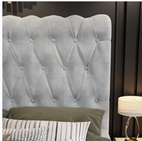 Cadre de lit en velours blanc de luxe, lit plateforme moderne capitonné avec tête et pied de lit hauts pour chambre à coucher