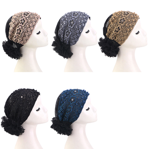 Turbante musulmán de estilo de flores de encaje de nuevo diseño para mujer, hiyab transpirable ahuecado con accesorios de diamantes de imitación, pañuelo para la cabeza - Product Image 2