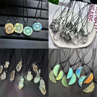 Collier Pendentif en Cristal Naturel Guérisseur Fait Main avec Cordon en Cuir et Pierres Précieuses pour Femmes et Hommes, Bijou Spirituel, Cadeau