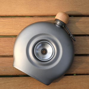 ขวดวิสกี้ไทเทเนียมขนาด180มล. กระติกน้ำพกพากันรั่วขวดเล็กมากพร้อมฝาเกลียวและกรวยเท - Product Image 4