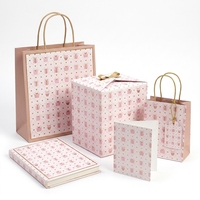 Ensemble d'emballage cadeau de luxe en papier d'art recyclable rose doux, comprenant boîte cadeau, sac à main, carte, journal, carnet, gravure