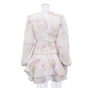 <span class=keywords><strong>Vestido</strong></span> <span class=keywords><strong>corto</strong></span> de mujer con cremallera trasera, hombros acolchados, cuello en V profundo, <span class=keywords><strong>manga</strong></span> <span class=keywords><strong>larga</strong></span> abullonada, volantes en capas y estampado floral, con cinturón - Colección Verano 2026 - Product Image 5