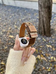 Luxury Autumn Winter Iwatch10 Smart Leather Watch Strap Breathable Plaid Fabric Band in White Spliced Plaid Leather - Product Image 5