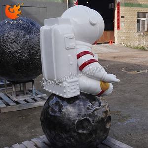 מוזיאון המדע כניסה מצויר אסטרונאוט על פיסול הירח, נושא חלל פיברגלס, עיצוב מקום קישוט - Product Image 4