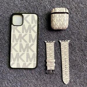 เคสโทรศัพท์หนังแบรนด์แฟชั่นสุดหรูสำหรับโทรศัพท์รุ่น 15 14 13 12 11 Xs Max Xr <span class=keywords><strong>7</strong></span> 8 <span class=keywords><strong>Plus</strong></span> และเคสสำหรับ AirPods พร้อมสายนาฬิกา - Product Image 2