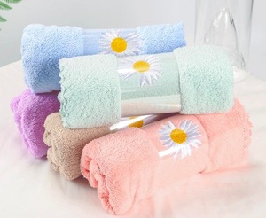 Serviette marguerites Netflix en velours de corail 35x75, 1 pièce, douce, absorbante pour le visage, non pelucheux - Product Image 4