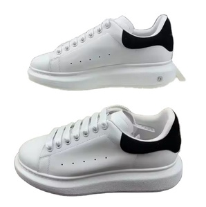 Chaussures de luxe Stock X pour hommes et femmes, baskets plateforme noires et blanches - Product Image 1