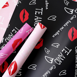 Día de San Valentín Estilo de lujo Labios rojos Arte español Flor Papel de regalo Ramo a prueba de humedad Papel de regalo - Product Image 1