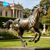 Sculptures de chevaux en bronze sur mesure de haute qualité, technique de moulage aux proportions égales, pour la décoration de parcs modernes, de jardins et de manoirs.