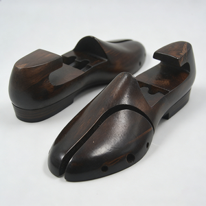 Держатели для обуви из массива дерева (бук) для женской обуви, регулируемые, с возможностью нанесения логотипа - Product Image 2