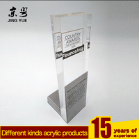 Support de présentation de trophée de football en acrylique de luxe écologique personnalisé avec un design moderne, en plastique transparent, pour une utilisation sur le bureau, recyclable