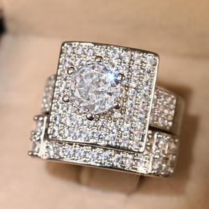 A142 Anello in oro bianco con diamanti da donna, taglio rotondo brillante naturale, colore G, con diamanti laterali - Product Image 5