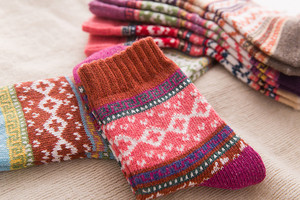 2024 Bán Buôn Giá Rẻ Mùa Đông Cotton Phụ Nữ Giản Dị Crew Vớ Ưa Thích Harajuku Ống Phụ Nữ Len Ấm Cúng Mờ Vớ Ấm Cho Phụ Nữ - Product Image 4