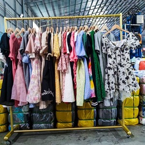 เสื้อผ้าขายส่งจากไทย BEA 83A Ktees เสื้อยืดคลาส A เสื้อผ้ามือสองสำหรับผู้หญิง บรรจุในตู้คอนเทนเนอร์แบบคละแบบ - Product Image 6
