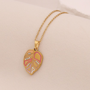 สร้อยคอใบไม้เคลือบเงาแบบศิลปะ |   จี้รูปใบไม้ประดับเพชรเคลือบทอง 18K PVD บนสแตนเลสสตีลสำหรับผู้หญิง |   กันน้ำและป้องกันการแพ้ - Product Image 3