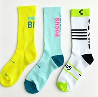 Chaussettes de cyclisme personnalisées, chaussettes de sport avec logo, chaussettes de compression respirantes pour la pratique du cyclisme en plein air