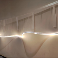 Rideaux de plafond en mousseline de soie en forme de S sur mesure pour usine, avec bandes lumineuses LED, pour décoration moderne de mariages et événements festifs