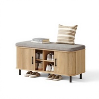 Banc de rangement rustique pour entrée OEM ODM avec portes coulissantes à tambour rainurées, compartiments ouverts, coussin et pieds en métal noir