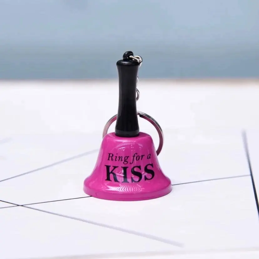 Tasarım ve renk OEM özel Metal çan Logo promosyon zil seks hediyeler için Mini anahtarlık yemeği