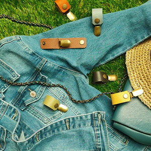 Clip à chapeau en cuir PU créatif et personnalisé, clip portable pour ranger chapeau de soleil et masque en extérieur, peut être accroché à la taille ou à un sac. - Product Image 4