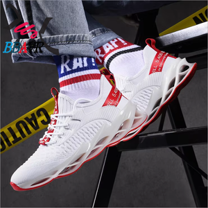 Zapatillas deportivas de running para hombre, estilo Blade, transpirables, informales, para verano, con función de aumento de altura y forro de malla. - Product Image 1