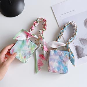 2024 fundas impermeables de Color degradado para teléfono móvil con bufanda de seda correa para teléfono móvil para Samsung Galaxy <span class=keywords><strong>ZFLIP</strong></span> 6 5 <span class=keywords><strong>4</strong></span> 3 Vivo XFLIP - Product Image 2