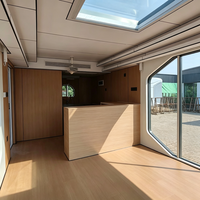 Maison capsule spatiale en structure acier XULV avec zone de cuisine, livraison directe usine