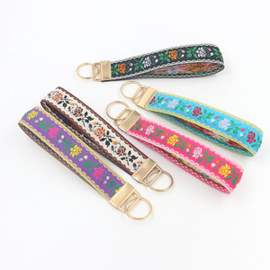 พวงกุญแจแบบโบฮีเมียน สายคล้องสไตล์ชาติพันธุ์ ลายดอกไม้หลากสีสัน สายคล้องข้อมือสำหรับกุญแจ ที่ใส่กุญแจรถสำหรับผู้หญิง - Product Image 1