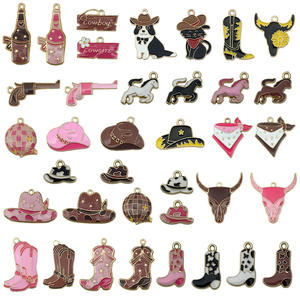 Colgantes <span class=keywords><strong>de</strong></span> aleación <span class=keywords><strong>de</strong></span> metal esmaltado con temática vaquera, <span class=keywords><strong>de</strong></span> caballo, sombrero, bota, herradura, pistola, vino, caza, estilo western y punk, accesorios <span class=keywords><strong>de</strong></span> joyería - Product Image 3
