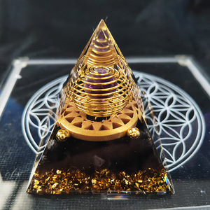 Pirámide de Cristal Kogiya, Artesanía de Resina, Decoración para el Hogar, Adorno de Escritorio, Colección de Regalos - Product Image 1