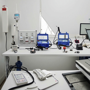 HB-1300单相便携式电能表测试台，内置IPC电流钳，配有7英寸宽屏显示器 - Product Image 2