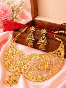 Achetez des accessoires de mode floraux plaqués or pour un ensemble de collier avec boucles d'oreilles Jhumka assorties, pour les mariages et les occasions festives - Product Image 5