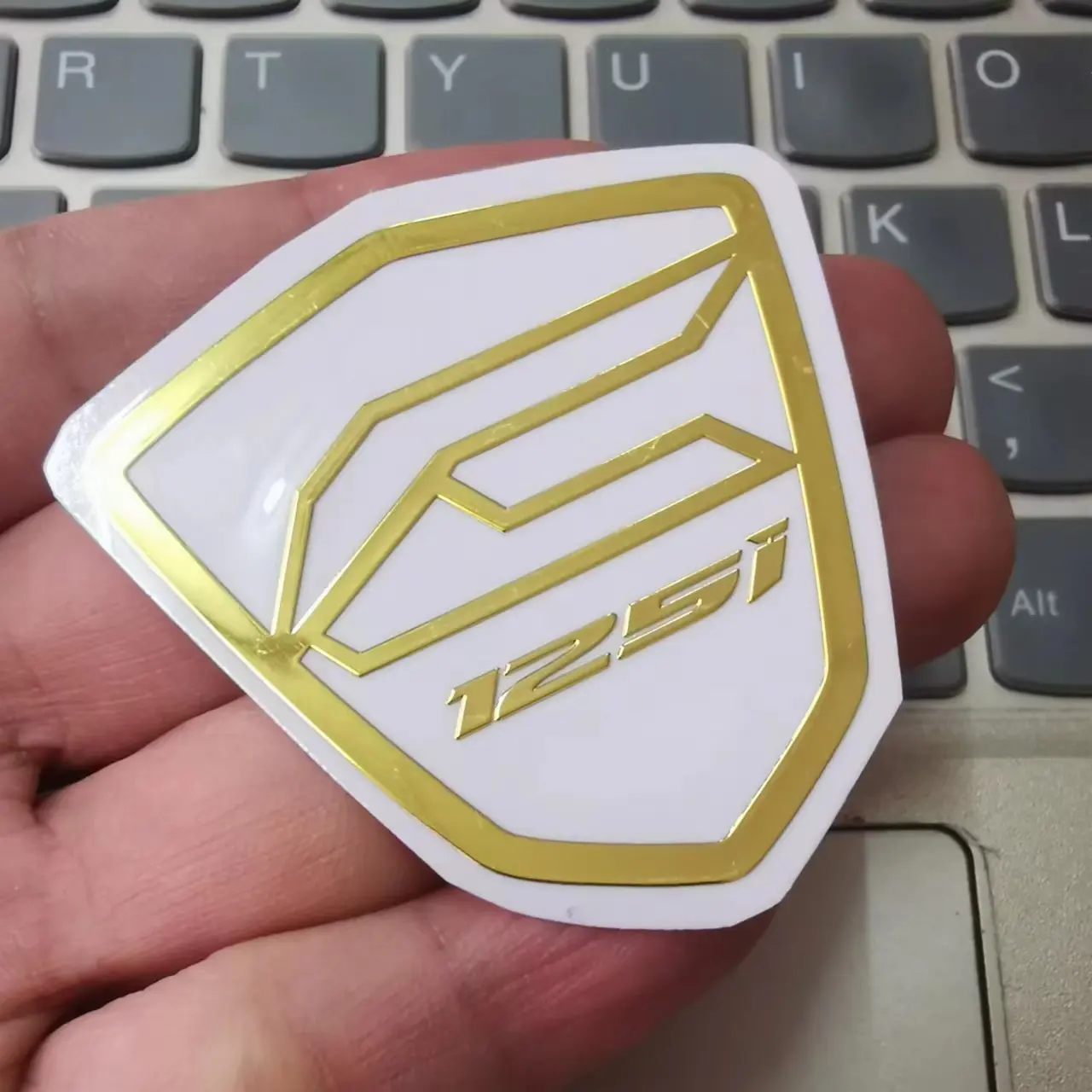 Pegatina adhesiva metálica 3D para hacer clic en motocicleta, pegatinas con logotipo personalizado de metal fino dorado para Honda Yamaha Suzuki kawaski ninja