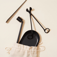 Kit d'accessoires pour bougies en acier inoxydable noir mat : Coupe-mèche, éteignoir, bâtonnet de nettoyage et plateau