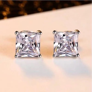 Pendientes de Plata de Ley 925 con Moissanita Corte Princesa de UM Jewelry, Unisex, para Uso Diario y Regalo de Aniversario de Bodas - Product Image 4