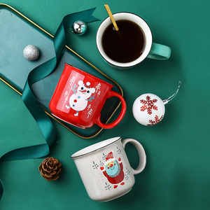 Taza de Café de Cerámica con Diseño de Muñeco de Nieve Navideño y Logotipo Personalizado, 15 oz, Esmaltada en Rojo, para Regalo Navideño - Product Image 2