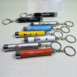 Palo de Juguete Luminoso LED para Mascotas, Reutilizable, de Metal, con Proyección Infrarroja, Llavero para Perros y Gatos - Product Image 1