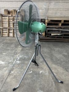 Ventilador de pie giratorio de 24 pulgadas, ventiladores industriales V monofásicos de 110/220V, refrigeración eléctrica de 4 aspas de metal de bajo ruido para Taller de oficina - Product Image 4