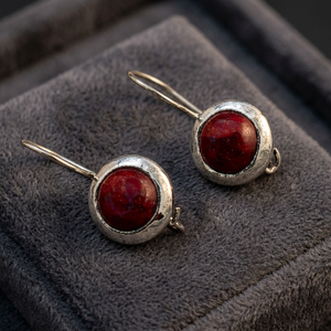 Pendientes Étnicos Tibetanos Vintage de Plata 925 con Coral Redondo en Bisel, Joyería de Regalo para Mujer, Art Palace - Product Image 1
