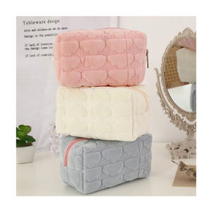 批发旅游可爱云化妆包绗缝设计时尚粉色化妆品洗漱包女士化妆储物包 - Product Image 2