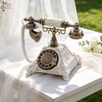 Décorations de mariage SPRING PLANTING : Cabine téléphonique vintage blanche avec enregistrement audio pour livre d'or