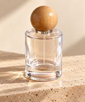 Flacon pulvérisateur de parfum cylindrique en verre transparent personnalisé de 30 ml, 50 ml, 100 ml avec bouchon à bille en bois pour l'emballage de parfums