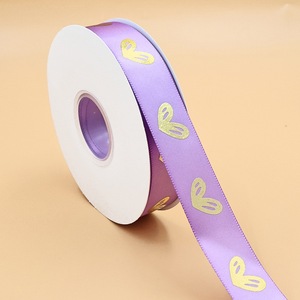 Ruban satiné lisse de qualité supérieure, imprimé sur mesure avec monogramme pour emballages élégants de cadeaux de mariage - Product Image 2