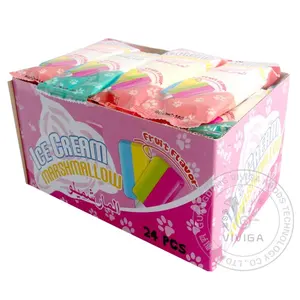 Gekleurde marshmallow met ijs en marshmallow lollipop