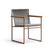 Ensemble de table et chaises en rotin d'extérieur, canapé simple, table basse, combinaison de loisirs 3 pièces pour cour, balcon, hôtel, villa