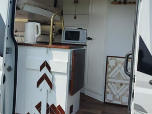 รถบ้านเคลื่อนที่แบบออฟโรด 4x2 4x4 พร้อมห้องนั่งเล่นหรูหรา ห้องน้ำ และเครื่องซักผ้า ขนาด 16 ฟุต - Product Image 4