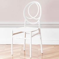 Chaise en plastique creuse à barre verticale empilable pour événements, banquets, hôtels, mariages et fêtes - Vente en gros