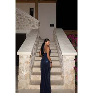 Robe de soirée chic bleu marine à bretelles, taille XL, robe de bal formelle avec décoration en strass et plumes, longueur genou - Product Image 2