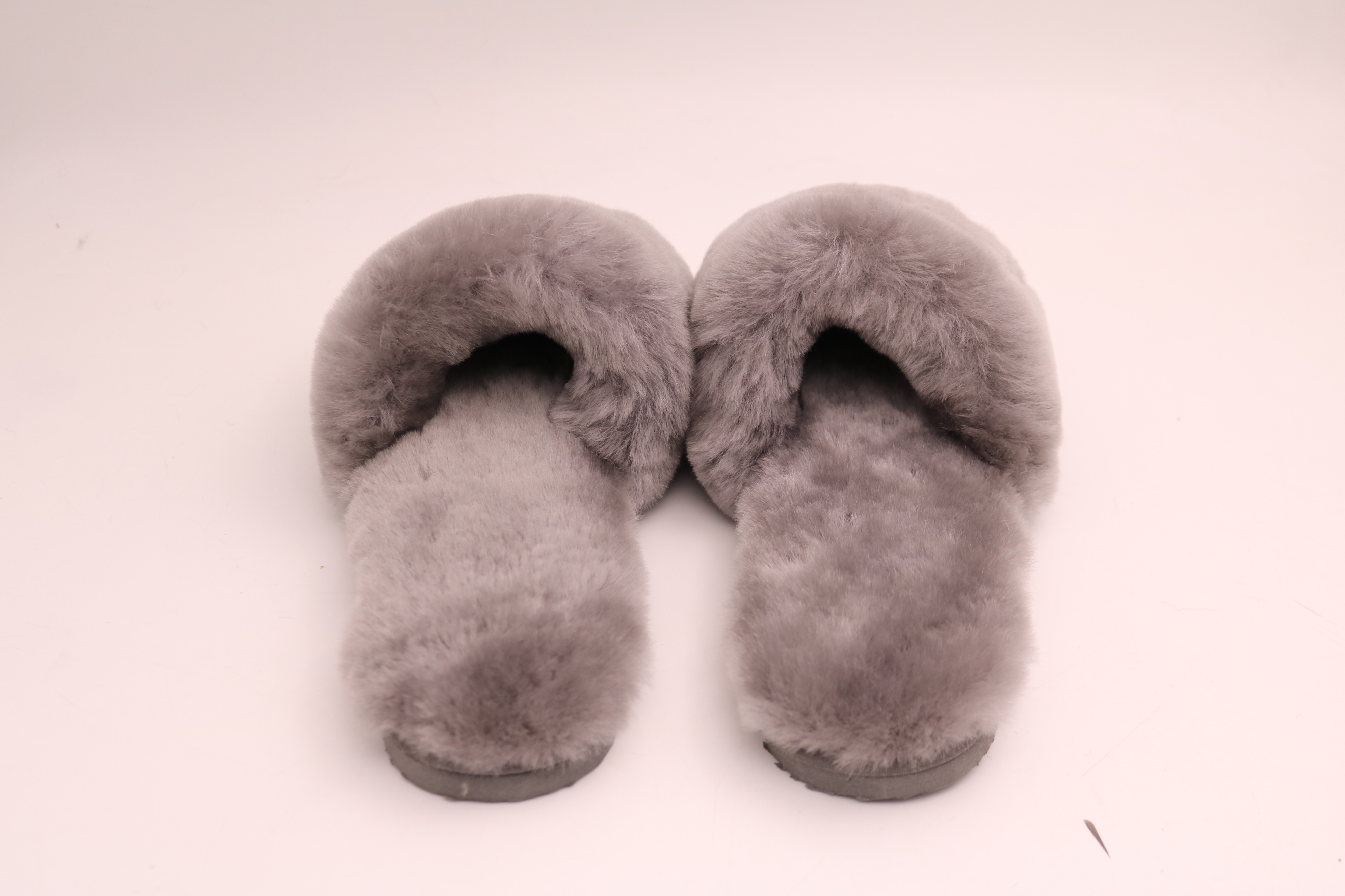 Новые стильные теплые пушистые шерстяные тапочки на подошве из ТПР