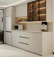 Meubles de cuisine et îlot central en bois massif de style ferme moderne pour cuisine ouverte et design d'intérieur d'appartement